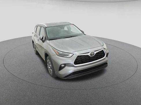 New 2026 Toyota Highlander XLE image 6