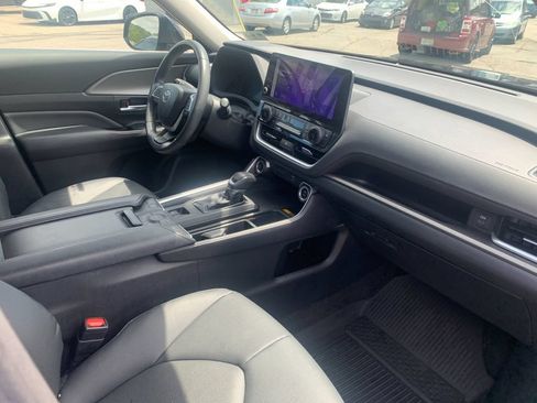 Used 2024 Toyota Grand Highlander AWD image 19