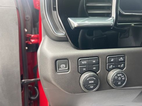 Used 2024 Chevrolet Silverado 1500 LT Trail Boss w/ LT Trail Boss Premium Package image 17