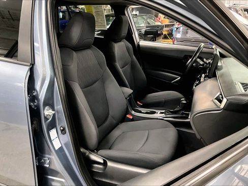 Used 2022 Toyota Corolla Cross LE w/ Moonroof Package image 9
