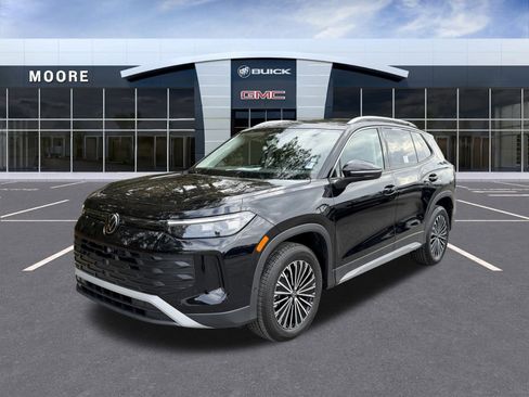 Used 2025 Volkswagen Tiguan S image 8