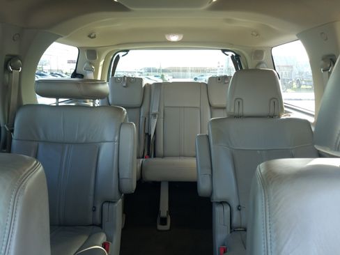 Used 2017 Lincoln Navigator Select RWD image 19
