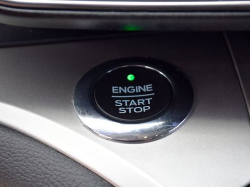 Used 2021 Ford Explorer XLT w/ Equipment Group 202A RWD image 11