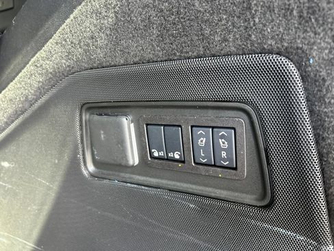Used 2025 Cadillac Escalade Sport w/ LPO, ONYX Package RWD image 51