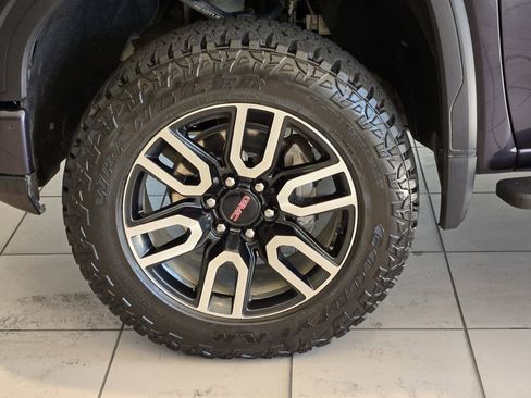 Used 2024 GMC Sierra 1500 AT4 w/ Technology Package AWD/4WD image 10