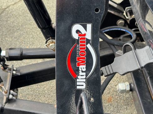 Used 2011 Chevrolet Suburban 2500 image 12