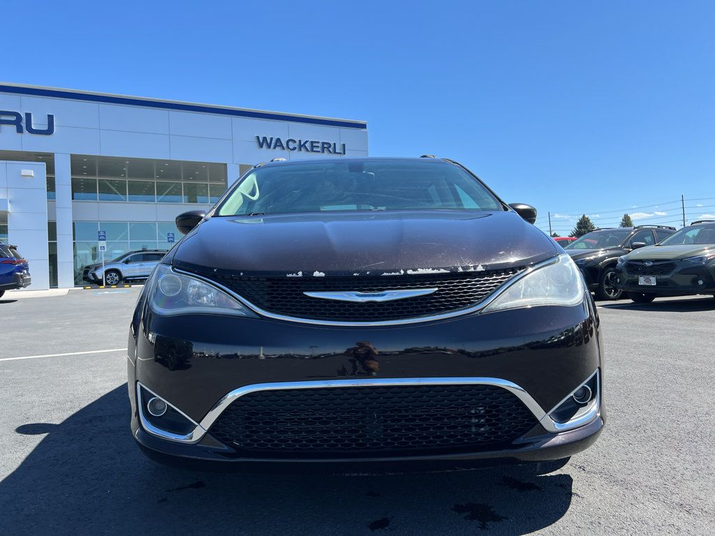 Used 2017 Chrysler Pacifica Touring-L FWD image 33