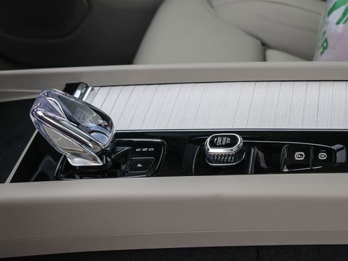 New 2026 Volvo XC60 B5 Ultra w/ Protection Package Premier image 28