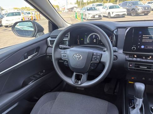 Used 2025 Toyota Camry LE image 34