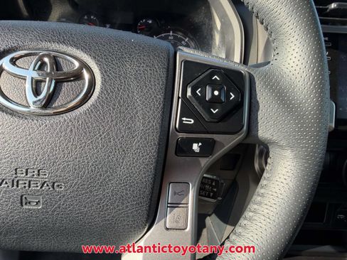 Used 2024 Toyota 4Runner SR5 AWD/4WD image 31