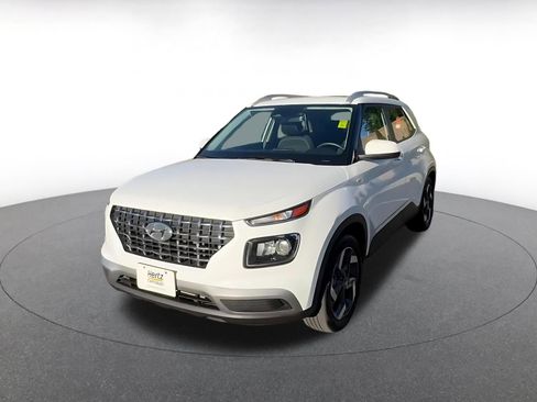 Used 2025 Hyundai Venue SEL image 7
