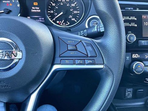 Certified 2018 Nissan Rogue Sport SV image 23