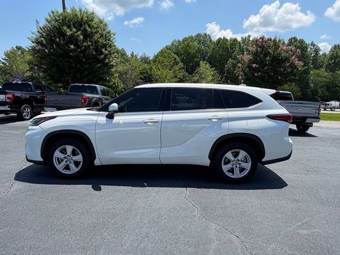 Used 2021 Toyota Highlander L FWD image 7