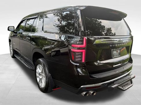 Used 2022 Chevrolet Suburban Premier w/ Premium Package AWD/4WD image 4