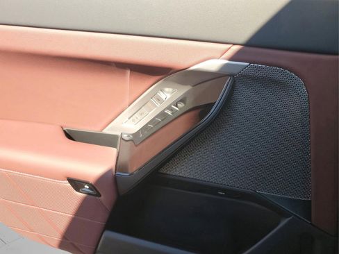 Used 2025 BMW 750e xDrive image 17