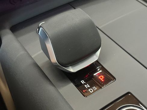 New 2026 Land Rover Discovery Limited Edition AWD/4WD image 21