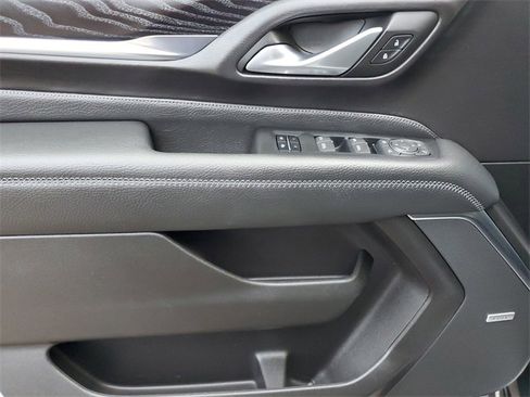 Used 2022 GMC Yukon XL Denali image 16