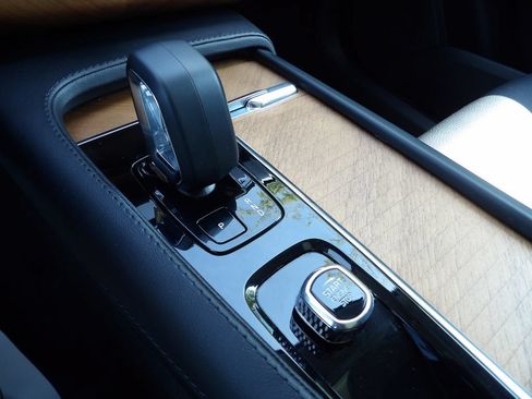 Certified 2023 Volvo XC90 B6 Plus AWD/4WD image 23