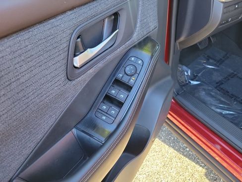 Used 2023 Nissan Rogue SV FWD image 16