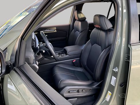 Used 2026 Honda Pilot TrailSport image 8