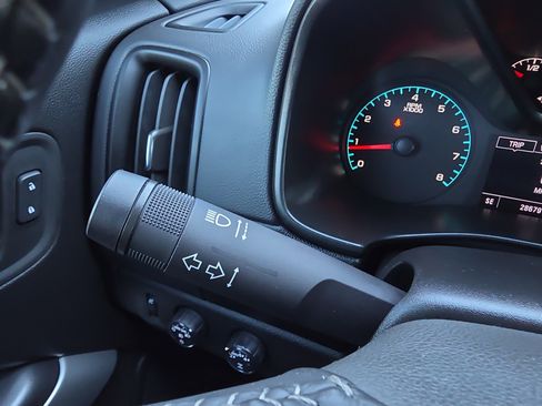 Used 2022 Chevrolet Colorado LT w/ LT Convenience Package image 19