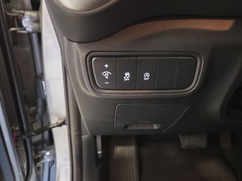 Used 2025 Kia Soul LX w/ LX Technology Package FWD image 21