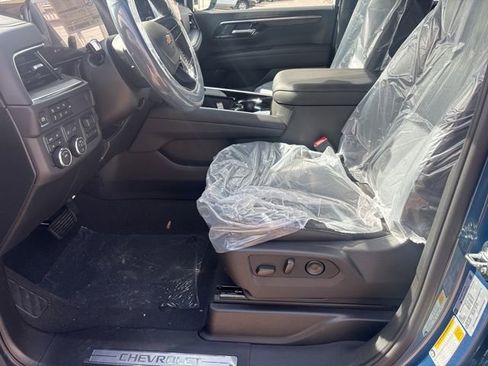 New 2026 Chevrolet Suburban LT AWD/4WD image 9