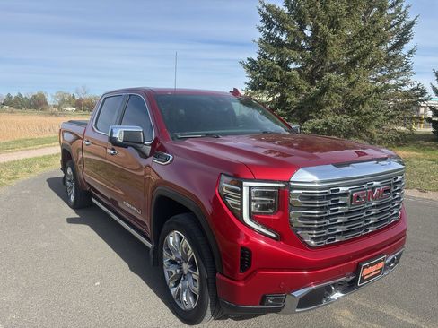Used 2022 GMC Sierra 1500 Denali w/ Technology Package AWD/4WD image 3