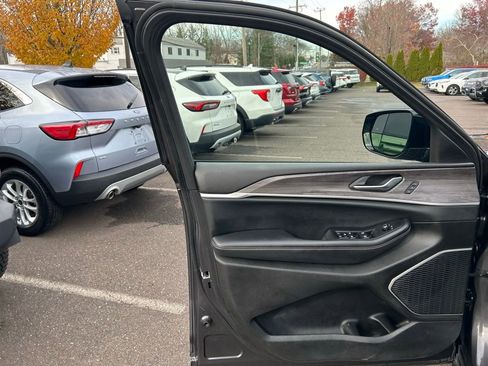 Used 2022 Jeep Grand Cherokee L Limited image 13