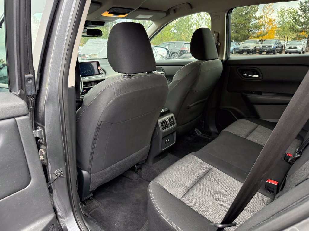 Used 2025 Nissan Rogue SV AWD/4WD image 19