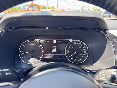 Used 2024 Nissan Pathfinder SL AWD/4WD image 19