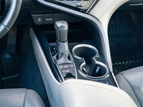 Used 2018 Toyota Camry XLE image 26