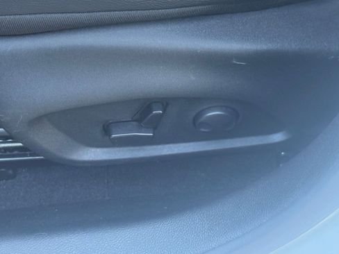 Used 2025 Jeep Compass Limited image 23