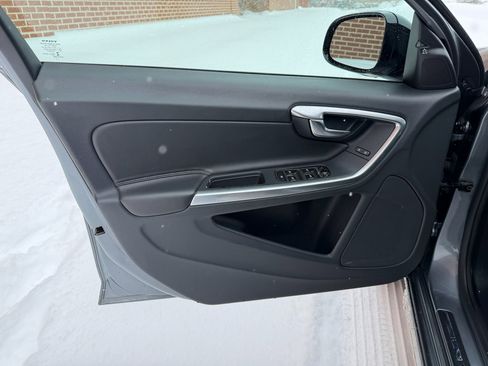 Used 2018 Volvo V60 T5 Cross Country w/ Convenience Package image 43