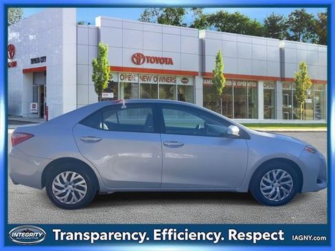 Used 2019 Toyota Corolla LE image 5