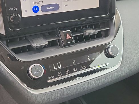 Used 2025 Toyota Corolla LE image 26