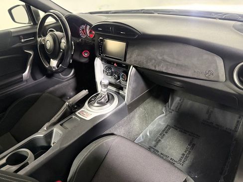 Used 2017 Toyota 86 RWD image 23