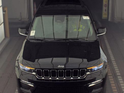 Used 2023 Jeep Grand Cherokee Limited w/ Luxury Tech Group II RWD image 3
