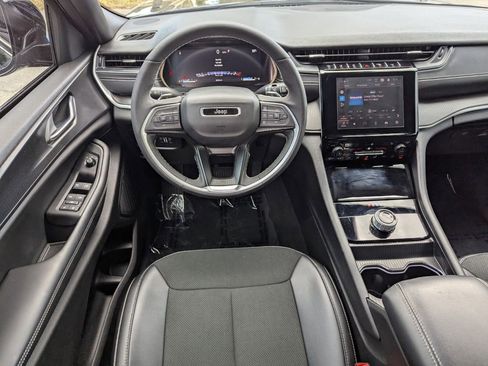 Used 2025 Jeep Grand Cherokee L Laredo image 22