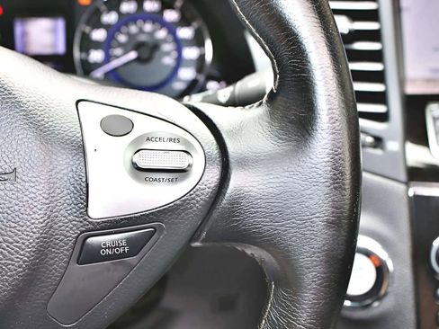 Used 2017 INFINITI QX70 3.7 w/ Premium Package image 14