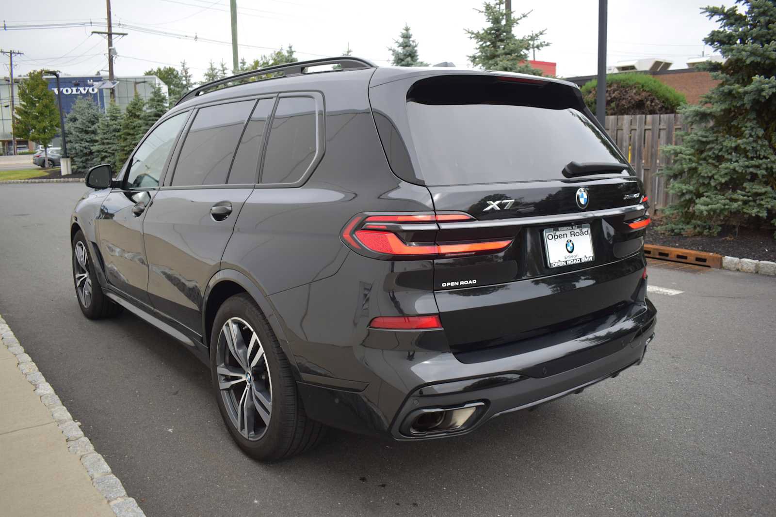 Used 2024 BMW X7 xDrive40i w/ M Sport Package AWD/4WD image 7