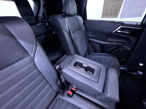 Used 2025 Mitsubishi Outlander SE FWD image 39