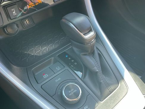 Used 2024 Toyota RAV4 SE w/ Convenience Package image 6