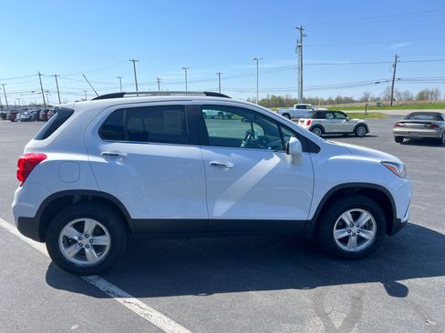 Used 2017 Chevrolet Trax LT w/ LT Convenience Package AWD/4WD image 5