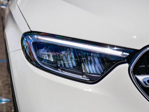 Used 2024 Mercedes-Benz GLC 300 image 10