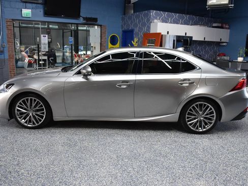 Used 2018 Lexus IS 300 AWD image 9