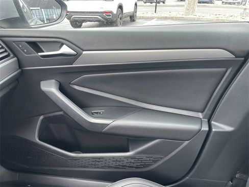 Used 2021 Volkswagen Jetta SE image 19