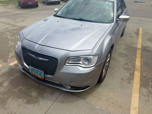 Used 2018 Chrysler 300 Limited w/ Safetytec Plus Group AWD/4WD image 2