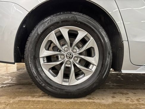 Used 2024 Toyota Sienna XLE w/ XLE Plus Package FWD image 36