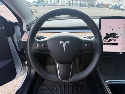 Used 2021 Tesla Model 3 Standard Range Plus RWD image 9